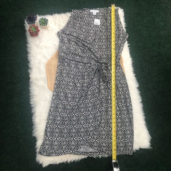 Motherhood Printed Sleeveless Wrap Maternity Dress - Picture 12 of 16